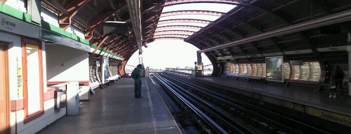 Metro Pedrero is one of Locais salvos de Cristian.