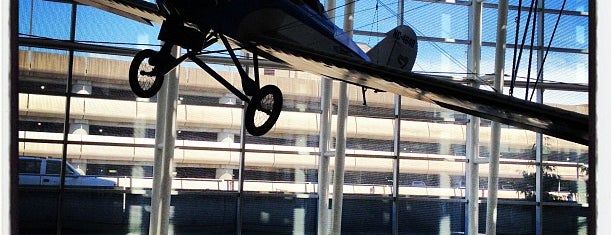 Международный аэропорт Сиэтл-Такома (SEA) is one of The Crowe Footsteps.