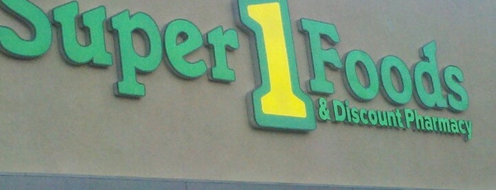 Super 1 Foods Fuel Center is one of Lugares favoritos de Velma.