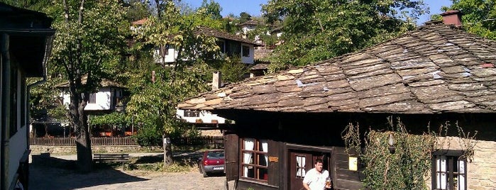 Боженци (Bozhentsi) is one of 100 национални туристически обекта.