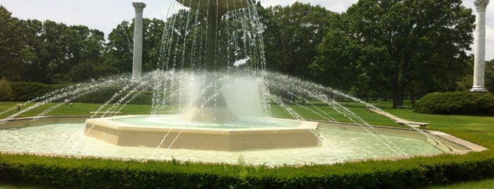 Pinelawn Memorial Park & Garden Mausoleums is one of Tempat yang Disukai TripleJ18.
