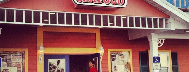 Florida Seafood Bar & Grill is one of Tempat yang Disukai Darrin.