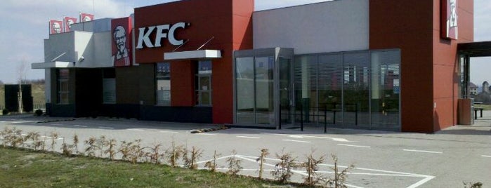 KFC is one of สถานที่ที่ Кристина ถูกใจ.