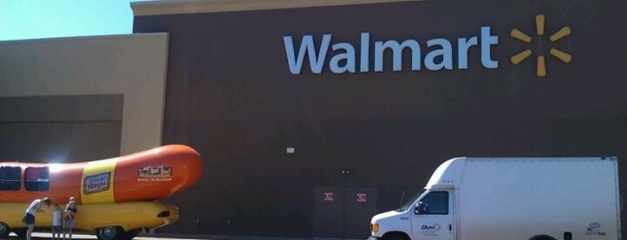 Walmart Supercenter is one of สถานที่ที่ Brittany ถูกใจ.