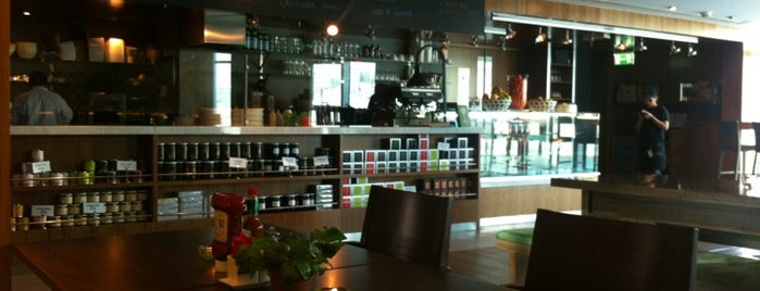 Nolu's Cafe is one of Tempat yang Disukai haton.