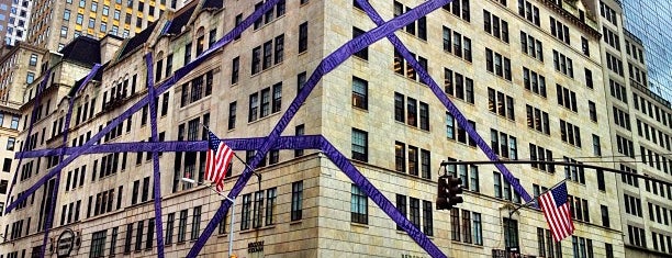 Bergdorf Goodman is one of Coffee Places NYC.