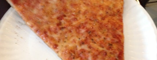Anthony's Pizza & Pasta is one of Locais salvos de Lizzie.