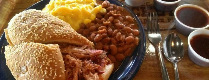 Dickey's Barbecue Pit is one of Lugares favoritos de Rebecca.