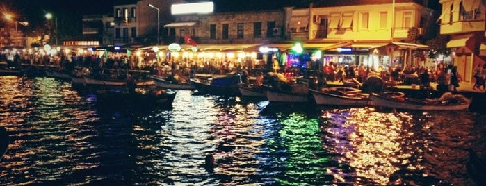 Deniz Restaurant is one of Beril'in Beğendiği Mekanlar.