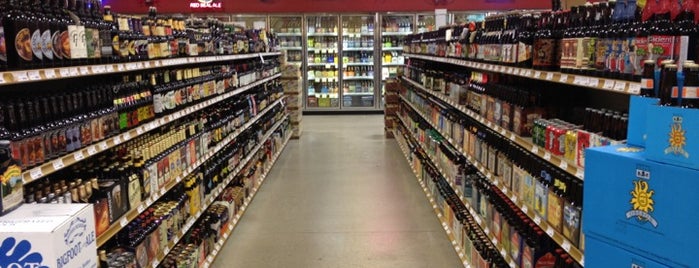 Binny's Beverage Depot is one of Danaさんのお気に入りスポット.