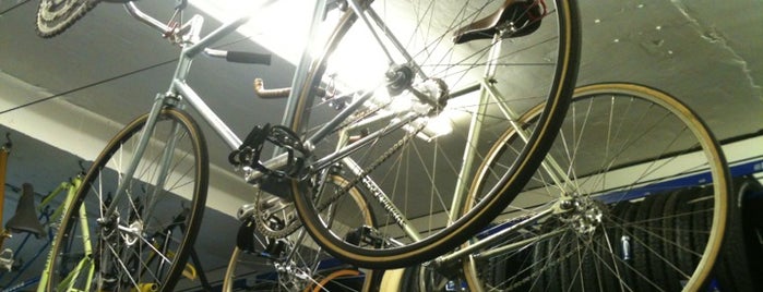 Fitzrovia Bicycles is one of Orte, die Thomas gefallen.