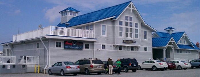 Surf Rider Restaurant is one of สถานที่ที่บันทึกไว้ของ Sonya.