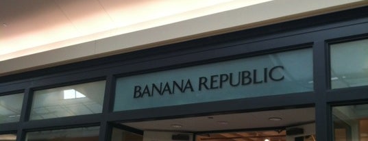 Banana Republic is one of Tempat yang Disukai Cicely.
