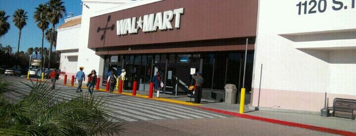 Walmart Supercenter is one of Tempat yang Disukai Julio A..