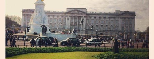 Букингемский дворец is one of Travel : London.