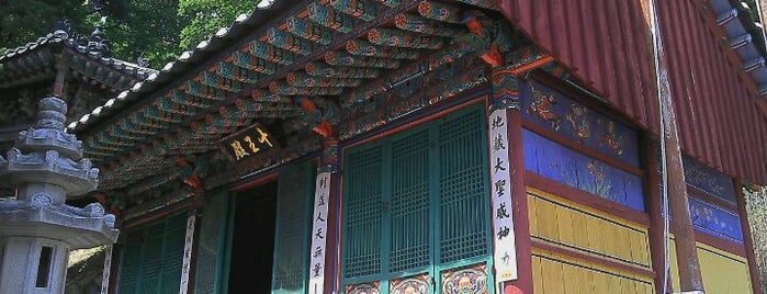 흥국사 (興國寺) is one of Buddhist temples in Gyeonggi.