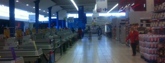 Carrefour is one of Orte, die Quincho gefallen.