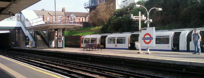 South Ealing London Underground Station is one of Gespeicherte Orte von Azeem.