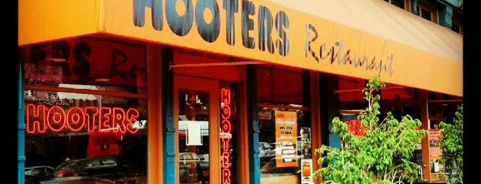 Hooters of Gaslamp is one of Elijah’s Liked Places.
