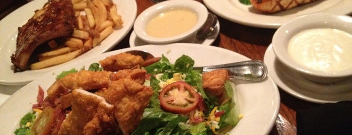 Outback Steakhouse is one of Half Pinayさんのお気に入りスポット.