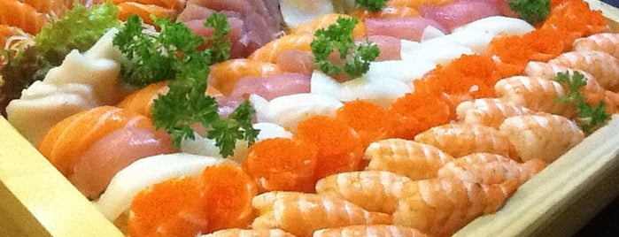 Kanzen Sushi e Temakeria is one of Locais curtidos por Cesar.