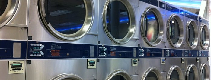 24 Hours Laundromat is one of Locais curtidos por Maria.