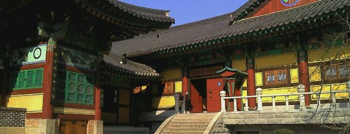 청량사 (淸凉寺) is one of Buddhist temples in Gyeonggi.