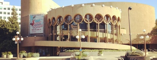 San Jose Center for the Performing Arts is one of Lugares favoritos de John.