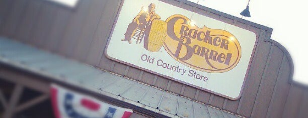 Cracker Barrel Old Country Store is one of Tempat yang Disukai Alyse.