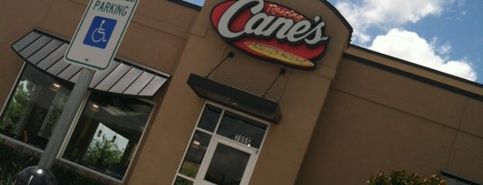 Raising Cane's Chicken Fingers is one of สถานที่ที่ Everett ถูกใจ.