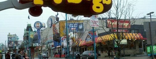 Charbroiled hotdogs is one of Niagara.