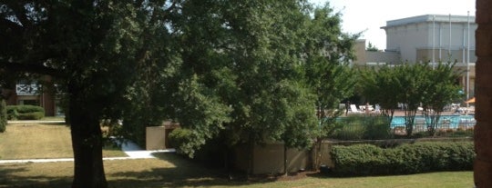 Fredericksburg Hospitality House and Conference Center is one of Katy'ın Beğendiği Mekanlar.