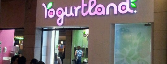 Yogurtland is one of Lugares favoritos de Ricardo.