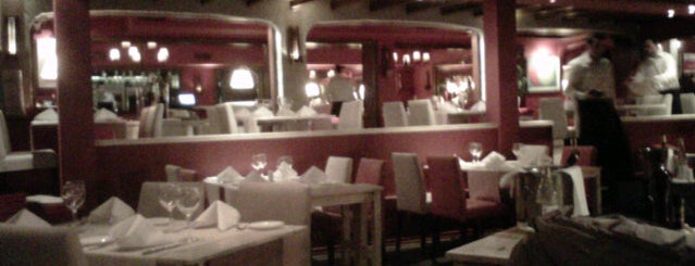 Isidora Restaurant is one of Posti che sono piaciuti a Leandro.