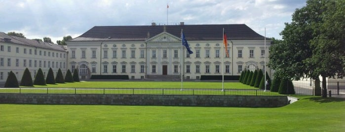 Schloss Bellevue is one of Tempat yang Disukai MEHMET YUSUF.