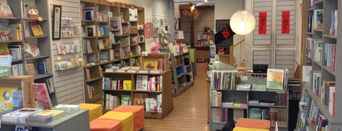 凱風卡瑪兒童書店 is one of 蠹魚 book lovers.