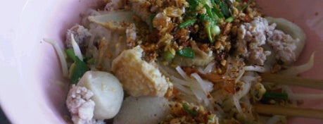 ก๋วยเตี๋ยวต้มยำป้าศรี is one of My favorites for ร้านอาหารไทย.