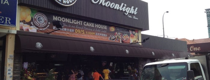 Moonlight Cake House is one of JB to do list.