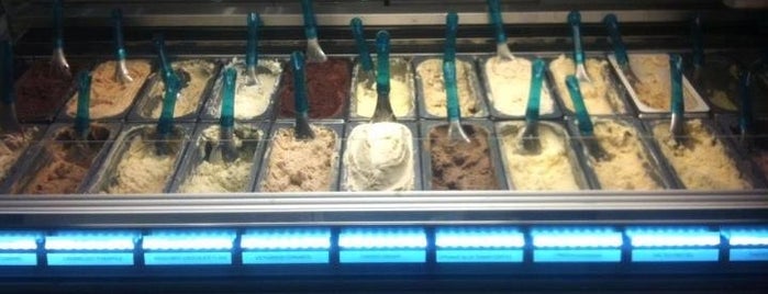 Glacé Artisan Ice Cream is one of สถานที่ที่ Beth ถูกใจ.