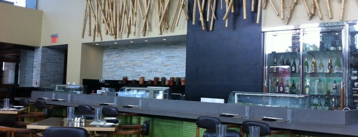Simon Restaurant and Lounge is one of Lugares favoritos de Tano.