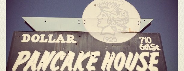 Silver Dollar Pancake House is one of Vicki'nin Kaydettiği Mekanlar.
