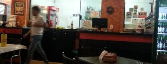 Rainha Pizza Grill is one of สถานที่ที่ Murilo ถูกใจ.