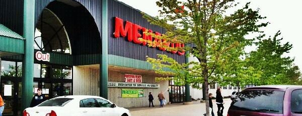 Menards is one of Jakeさんのお気に入りスポット.
