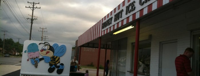 Honey Hut Ice Cream Shoppe is one of Colleen'in Beğendiği Mekanlar.