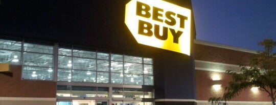Best Buy is one of Tempat yang Disukai Janice.