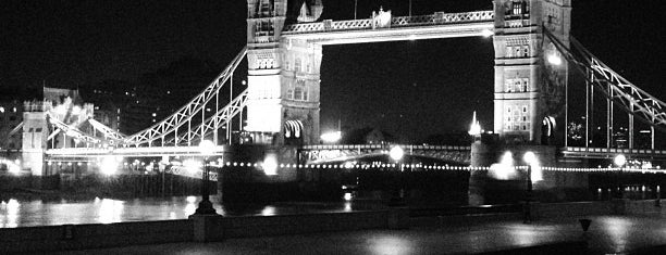 Tower Bridge is one of LNDtipy.
