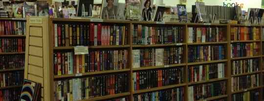 Half Price Books is one of สถานที่ที่ Jared ถูกใจ.