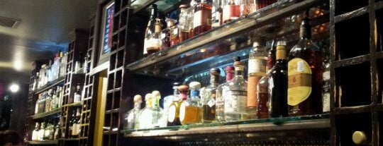 Swig Martini Bar is one of สถานที่ที่บันทึกไว้ของ Laura.