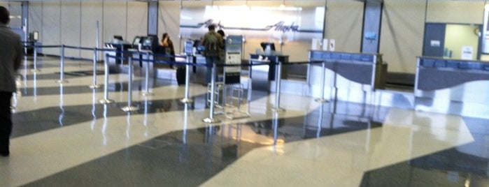 American Airlines Ticket Counter is one of Rick 님이 좋아한 장소.