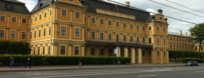 Меншиковский дворец is one of Tempat yang Disimpan Elena.
